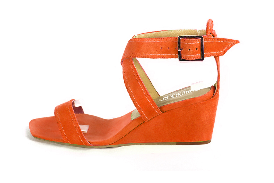 Women's clementine orange elegant fully open cross straps sandals. Square toe. Medium wedge heels - Profile view